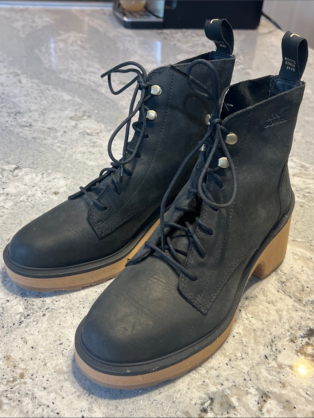 SOREL Hi-Line Heel Lace Waterproof Boots Black Tawny Buff Size 8.5 Like New - Picture 10 of 10